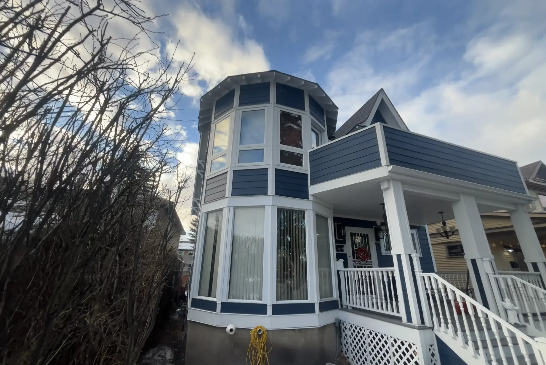 Full exterior with custom metal — photo 1
